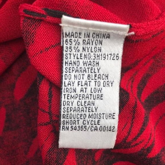 Nygard Bold Print Short Sleeved Top ⭐️SALE 3/$20⭐️ - Picture 2 of 3